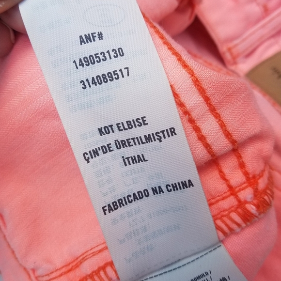 Abercrombie & Fitch distressed Jean shorts raw hem Size 6 - Picture 4 of 4